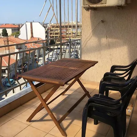 Квартира С Двумя Спальнями И Прекрасным Видом На Море. Apartment