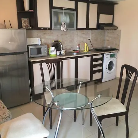 Квартира С Двумя Спальнями И Прекрасным Видом На Море. Apartment Pomorie